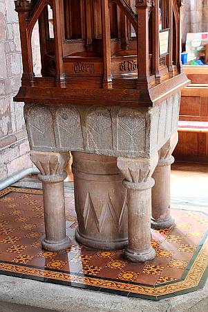 Crediton - The Font