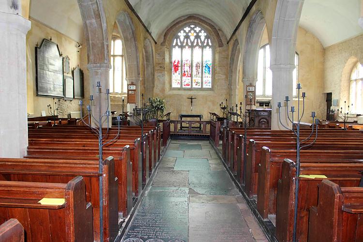 Dartmouth St. Petroc - Yhe Nave