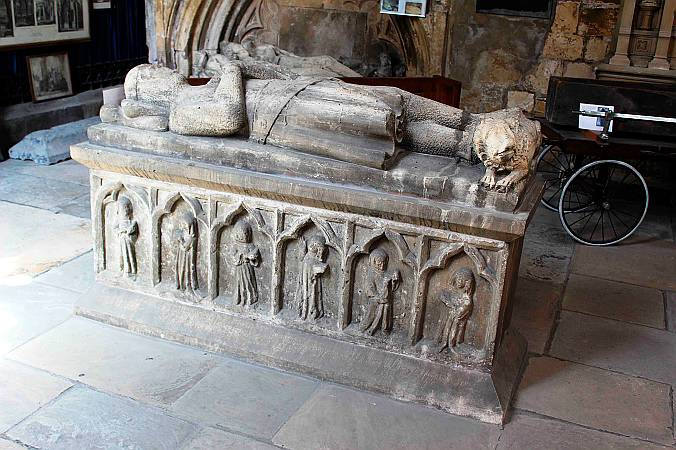 Howden Minster - The Tomb of Sir Peter Saltmarsh 1338