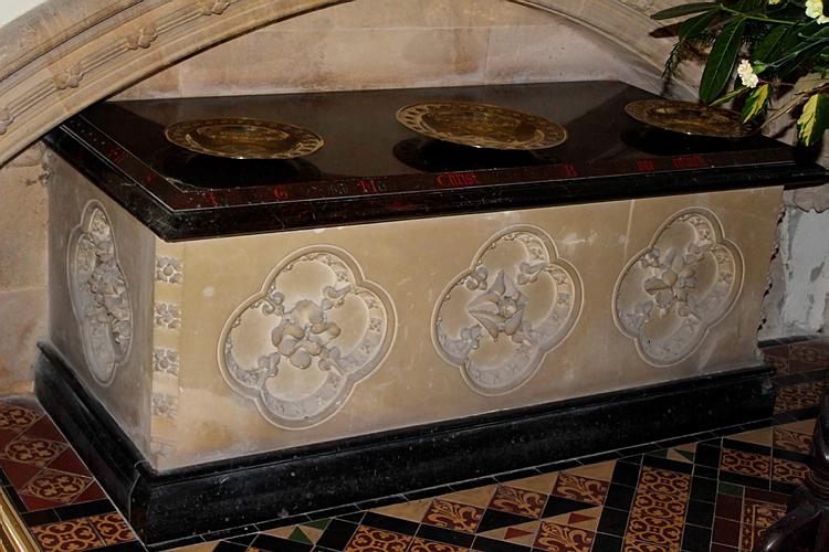 Ilton - Tomb Detail