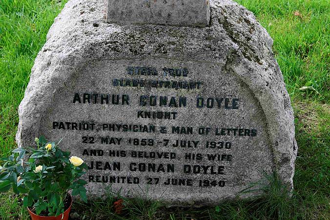 Minstead - Conan Doyle's Grave