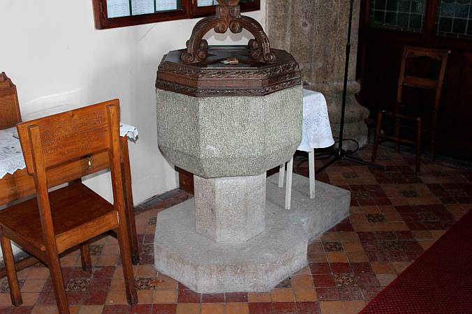 Pillaton - The Font
