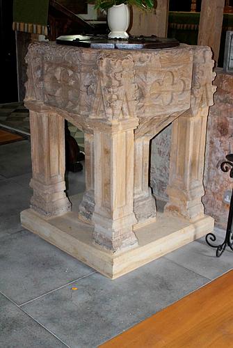 Ruishton - The Font