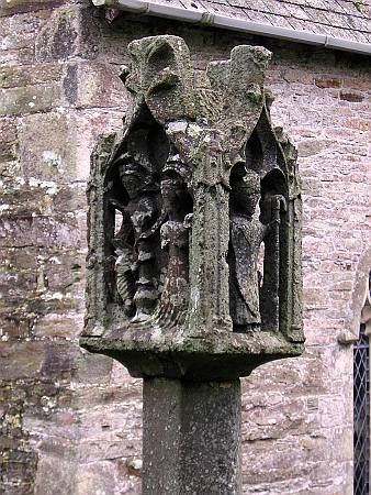 St Mawgan in Pydar - Churchyard Cross